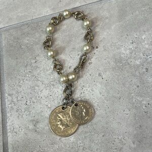 Kent Vintage signed coin charm faux pearl bracelet